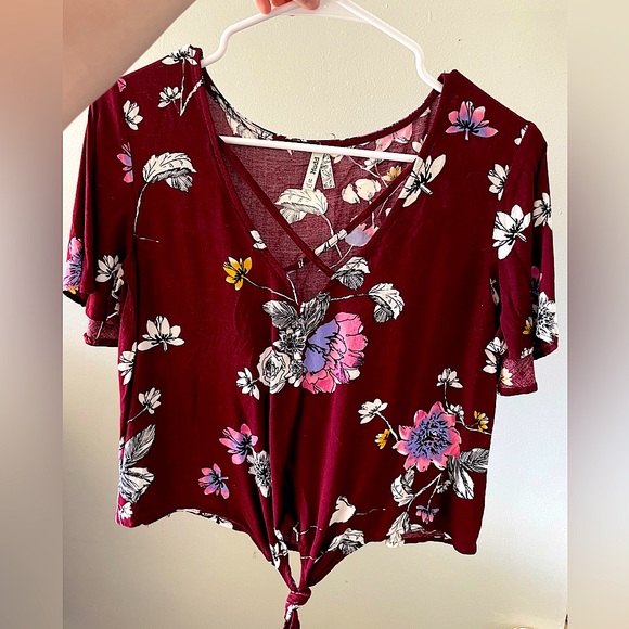 Mudd Burgundy Floral Top, Size Medium, Great Used Condition - Picture 1 of 1